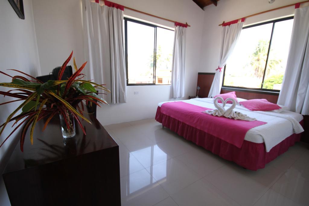 Hostal La Gran Tortuga Puerto Villamil Exteriér fotografie