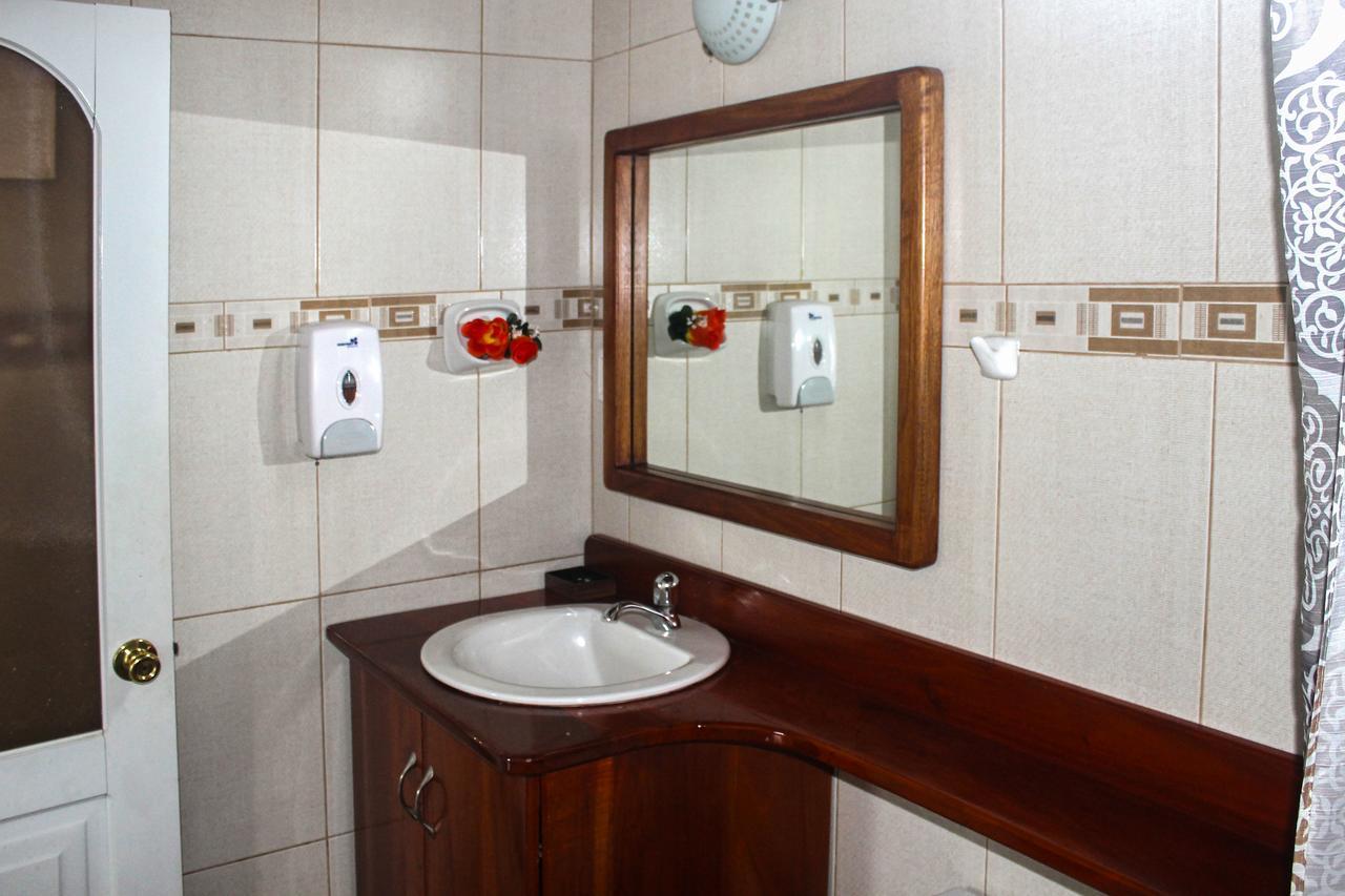 Hostal La Gran Tortuga Puerto Villamil Exteriér fotografie