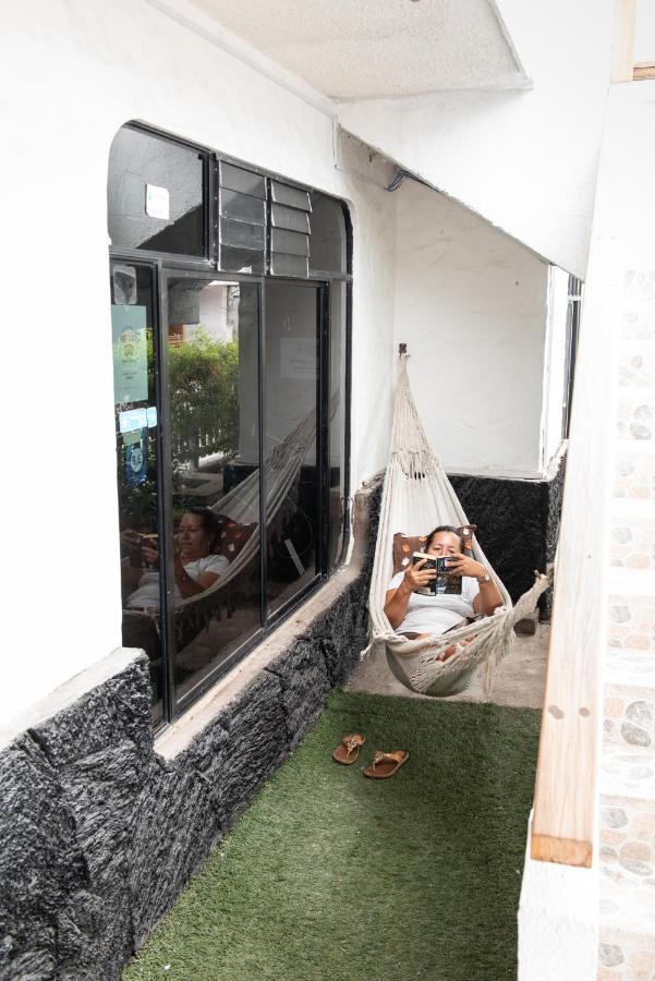 Hostal La Gran Tortuga Puerto Villamil Exteriér fotografie